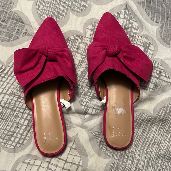 a new day Shoes - Target a. new. day bow mules, fuchsia, size 8 GUC!